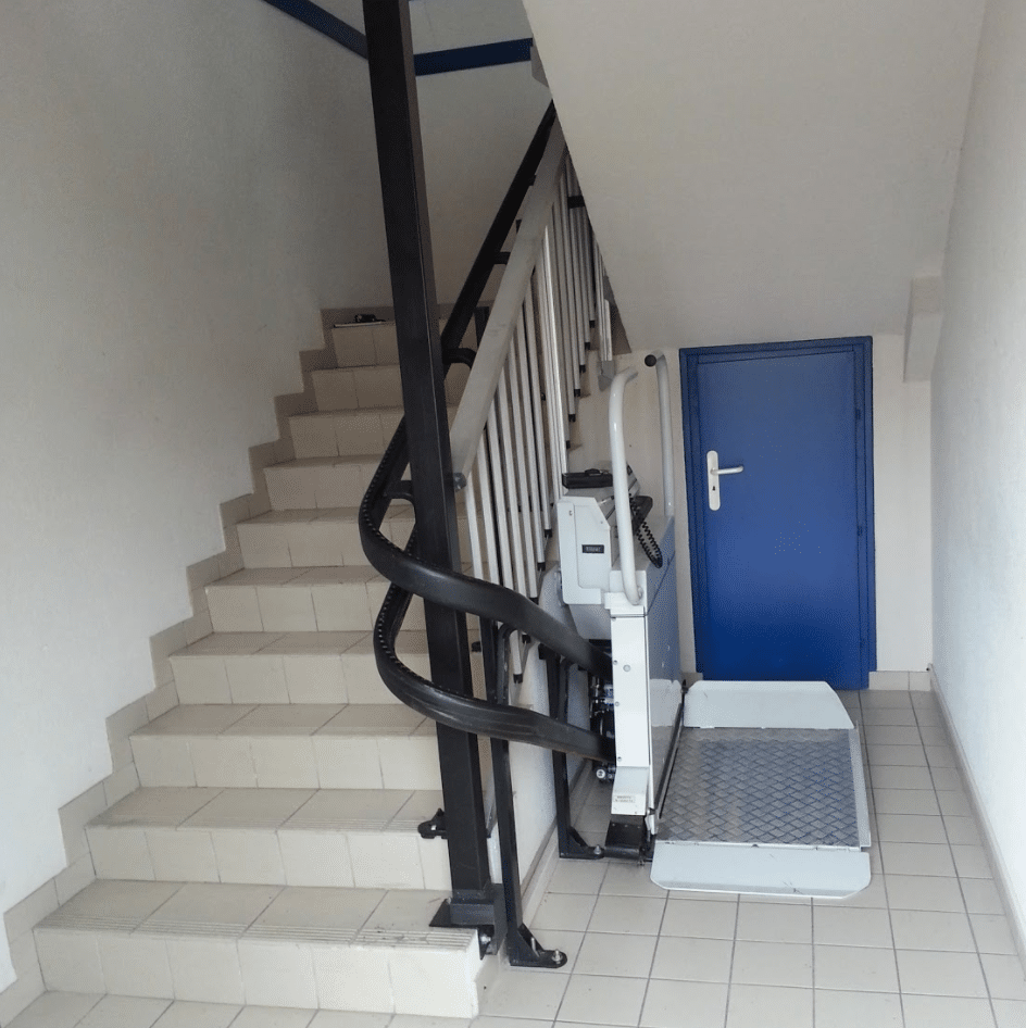Plate-forme élévatrice escalier - PMR, handicapé, fauteuil - RAF